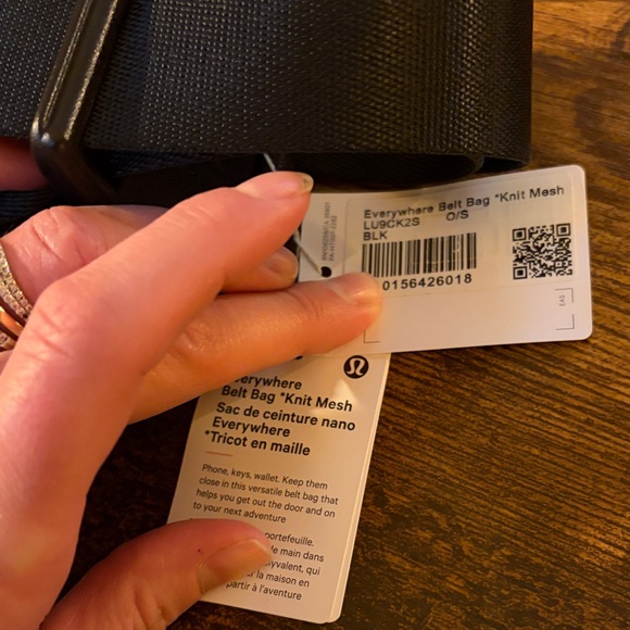 Lululemon Everywhere Black Knit Mesh Belt Bag NWT - Picture 2 of 7
